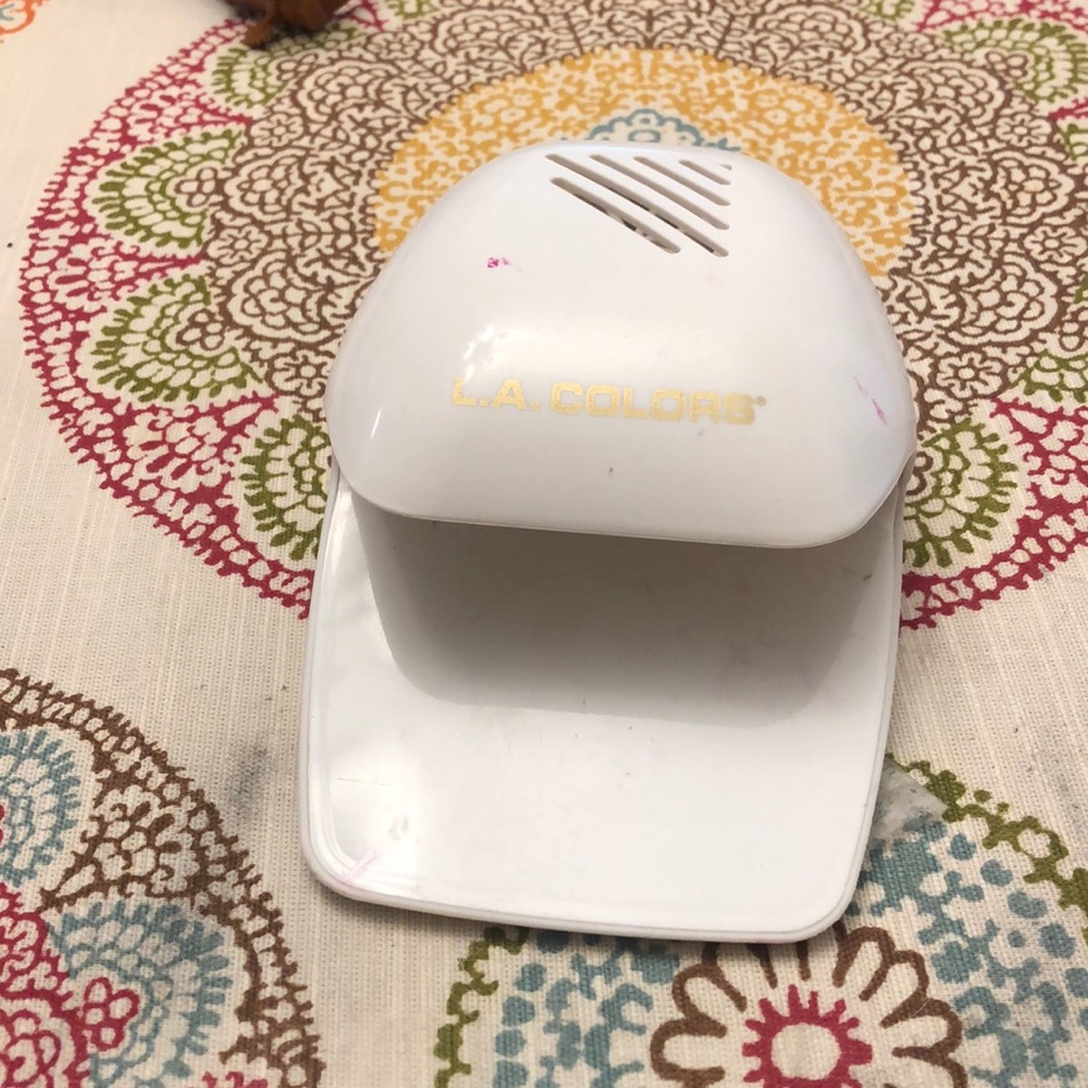 Nail dryer